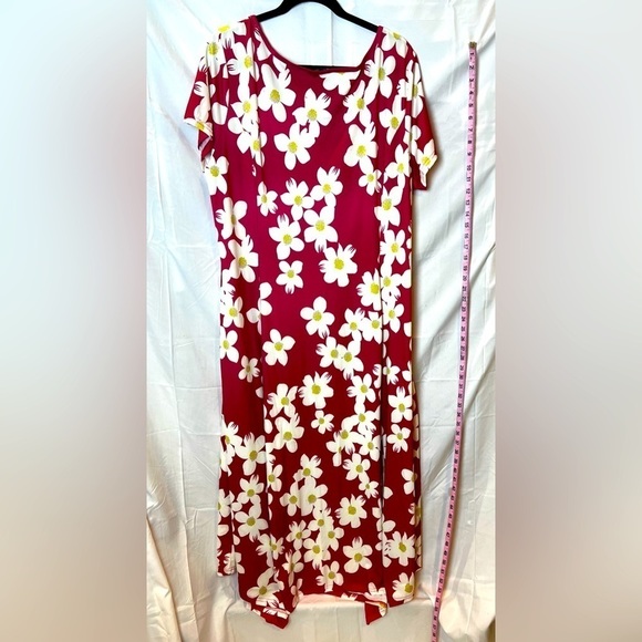 Lily NWT Fuchsia and White Plus Size Floral Short Sleeve Handkerchief Dress 2X - Picture 3 of 5